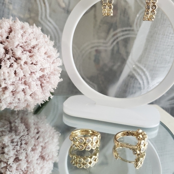 18K Gold Layered Huggie Hoop.Also contains Cubic Zirconia.Great Hoop for Women. - Picture 4 of 6